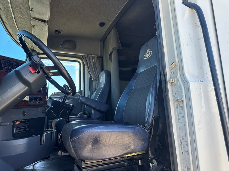 #33701-•-2011-mack-cxu-sleeper-truck-tractor-1m1aw09y4bm013132-image-62