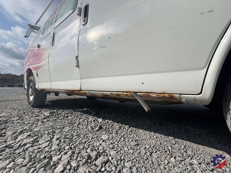 2012-chevrolet-express-van-image-35