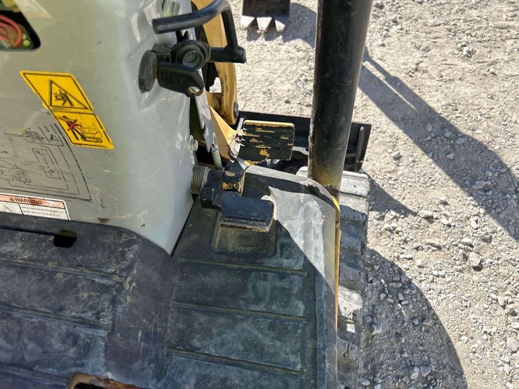 2021-caterpillar-300.9d-image-16