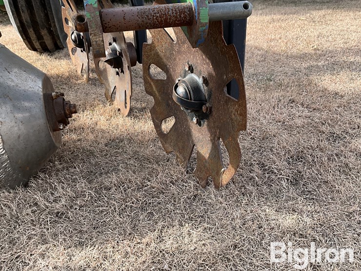 blu-jet-pivot-track-closer-image-13