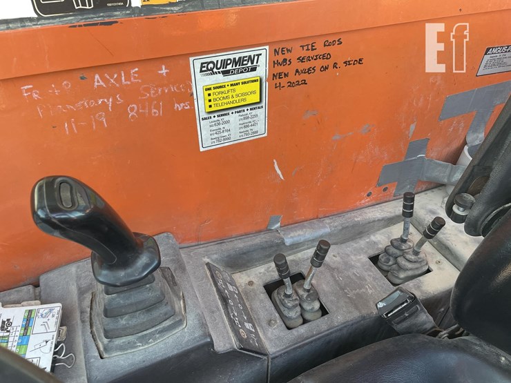 2011-jlg-g10-55a-image-14