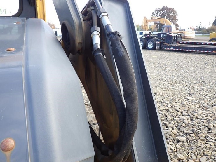 2018-deere-333g-image-12