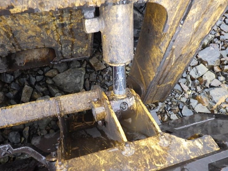 2011-deere-315-image-19