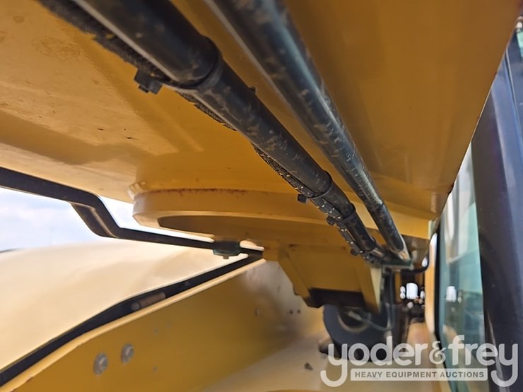 2019-caterpillar-tl1255d-image-55