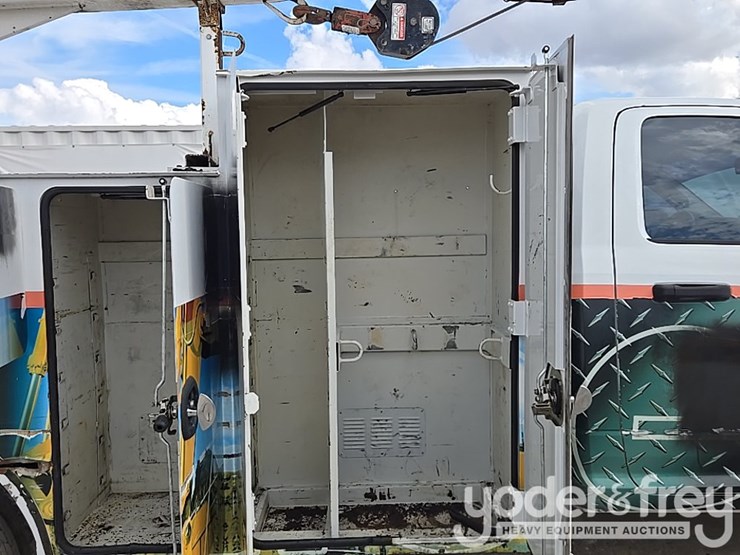 2014-dodge-service-truck-image-59