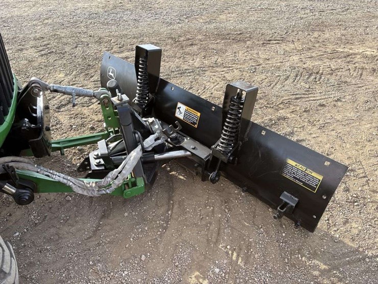 john-deere-3320-image-11
