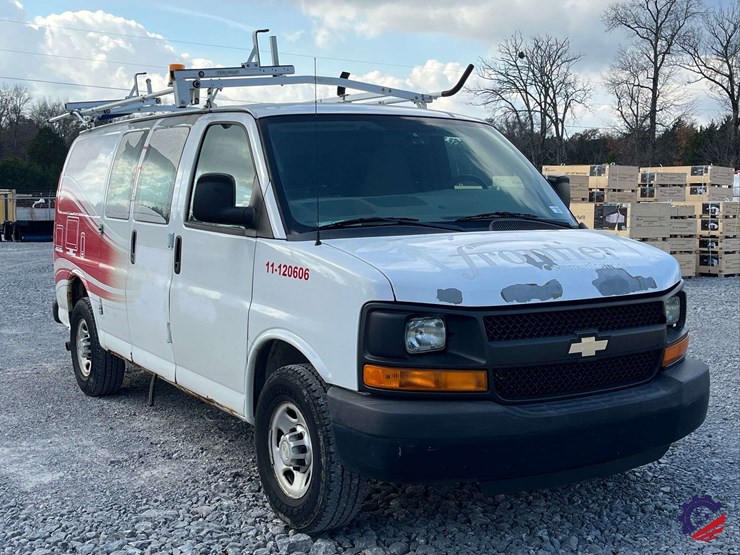 2012-chevrolet-express-van-image-11