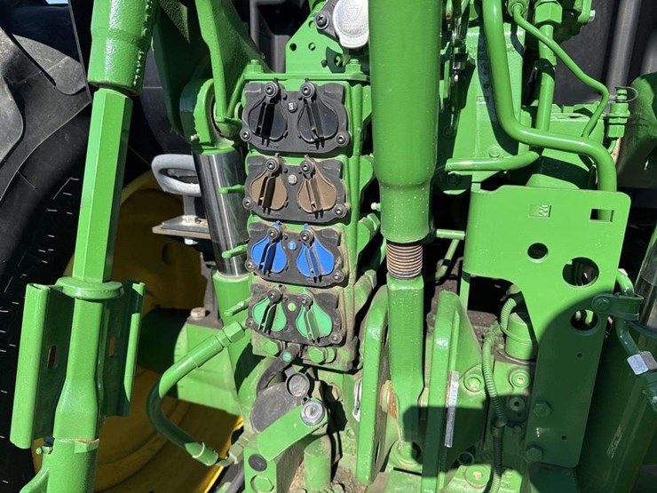 john-deere-6120r-image-12