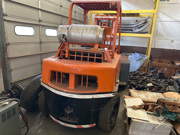 #52-•-clark-lp-solid-tire-fork-lift-8,000-lb-image-11