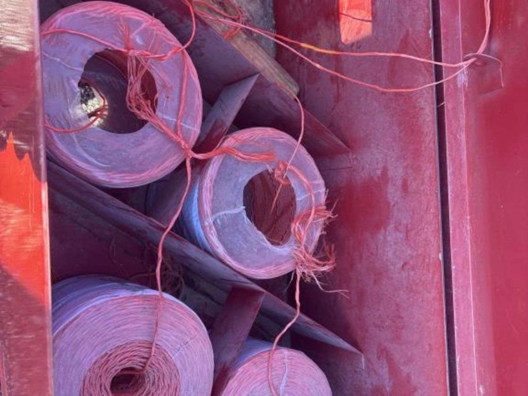 new-holland-570-image-18