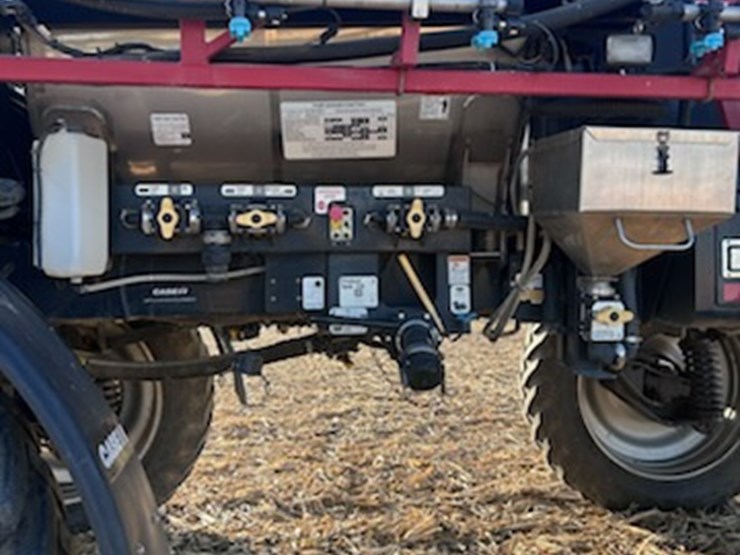 2011-case-ih-patriot-3330-image-10