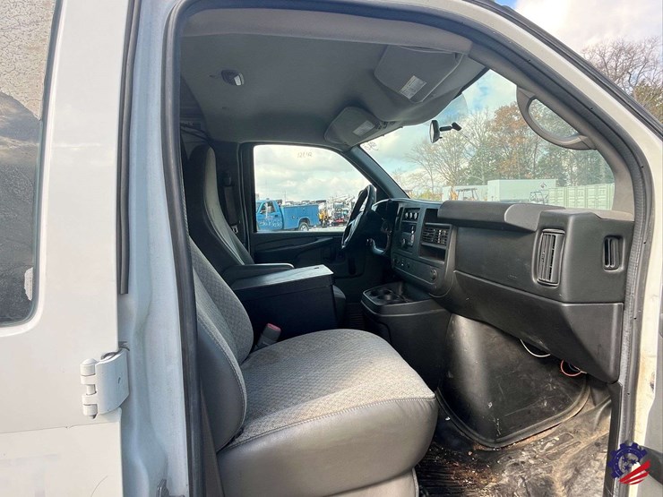 2012-chevrolet-express-van-image-50