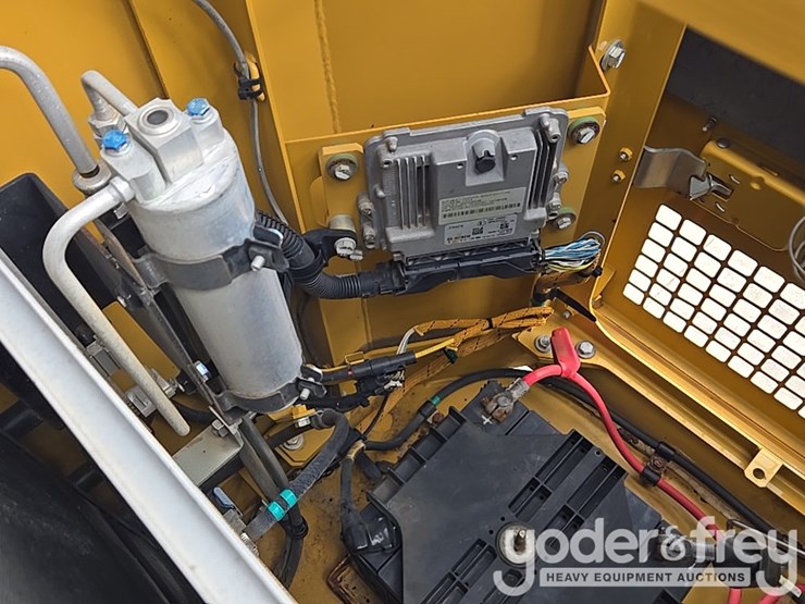 2016-caterpillar-312fgc-image-63