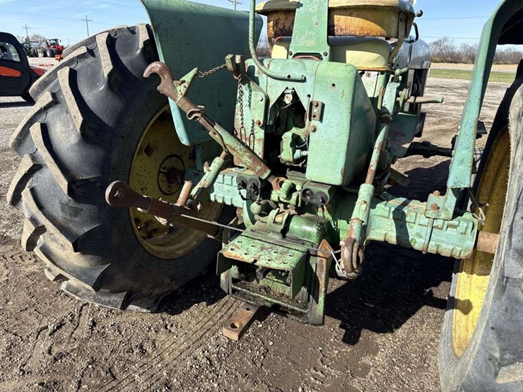 john-deere-3020-image-12