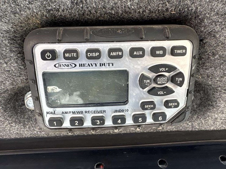 2012-new-holland-l225-image-19