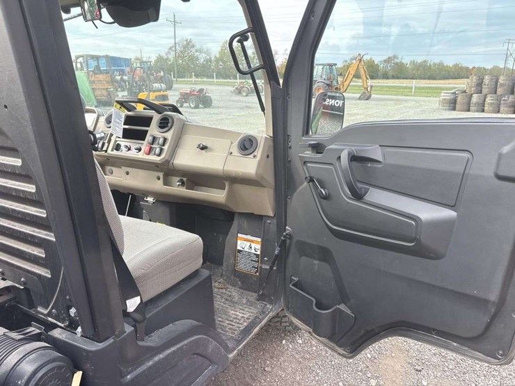 john-deere-gator-image-17