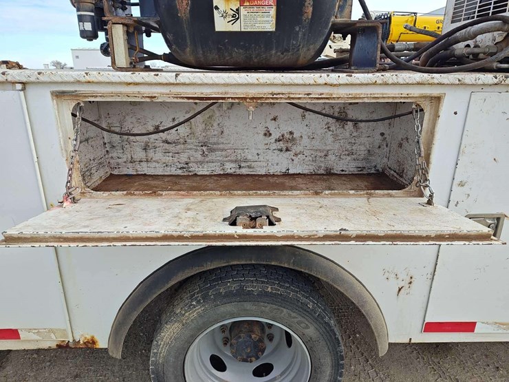 2017-ford-f550-image-25