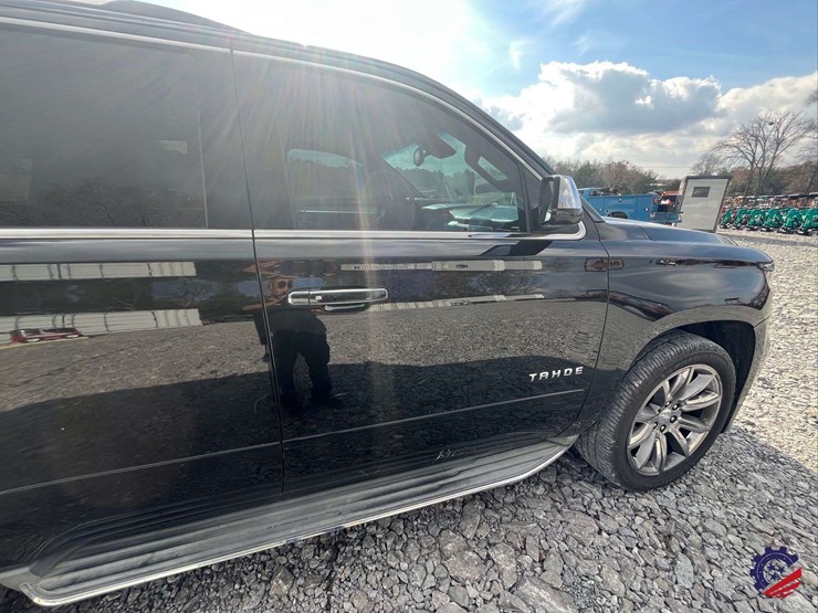 2015-chevrolet-tahoe-ltz-image-25