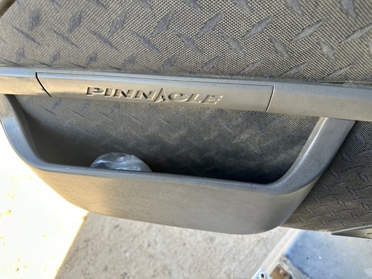 #33701-•-2011-mack-cxu-sleeper-truck-tractor-1m1aw09y4bm013132-image-80