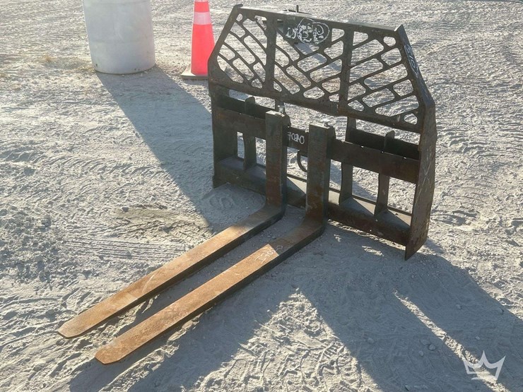 jcb-forks-and-frame-skid-steer-attachment-image-2