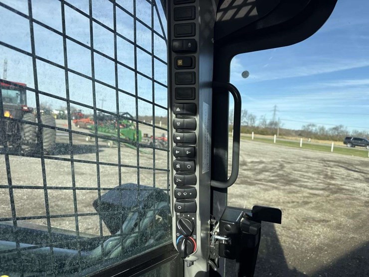 2022-new-holland-c332-image-17