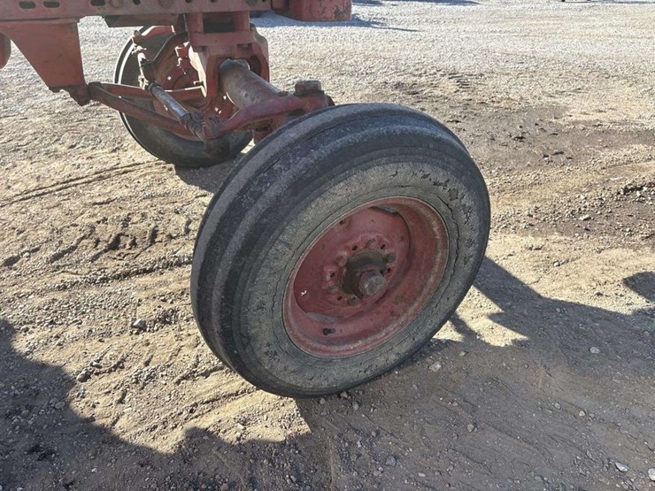 farmall-706-tractor-image-10