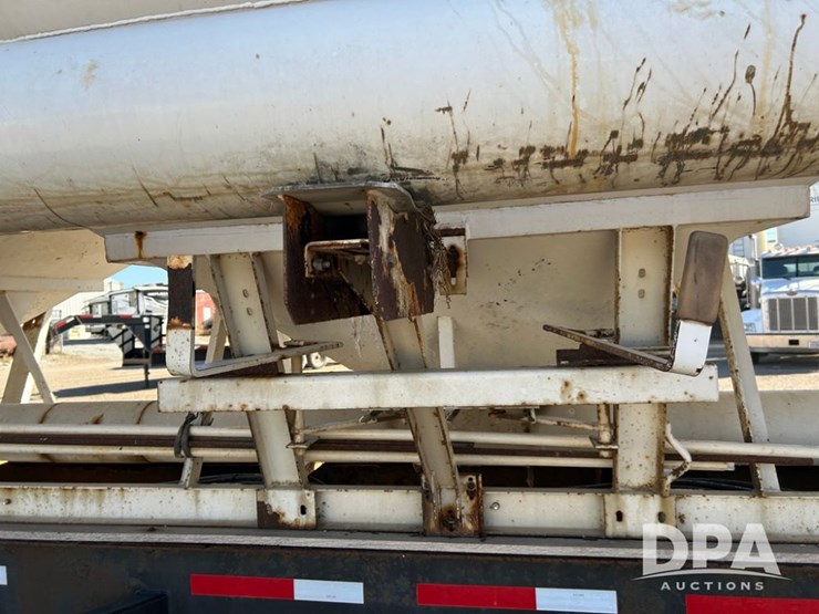 2006-b-b-dry-tender-trailer-(cp1300,-unit-169)-image-27