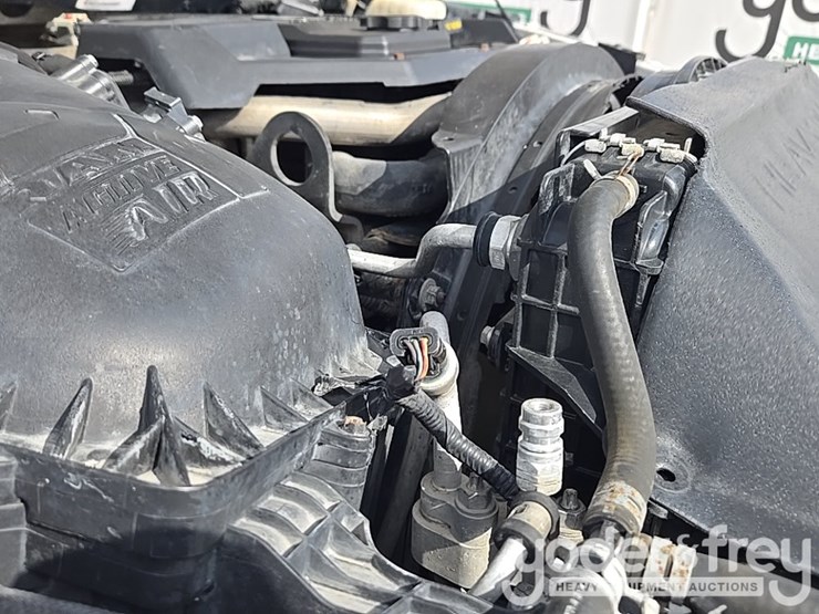 2014-dodge-service-truck-image-76