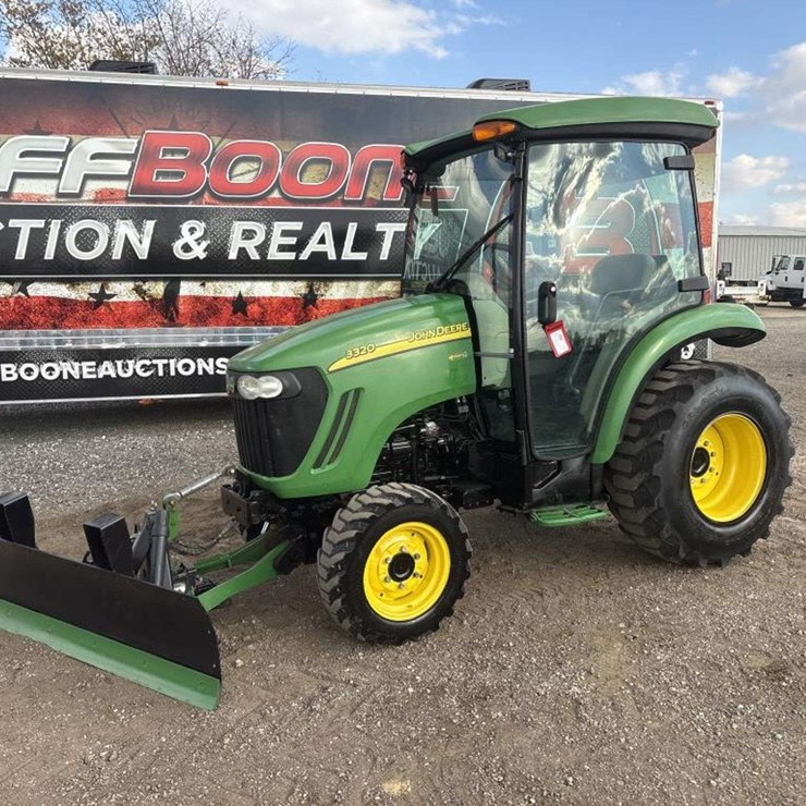 JOHN DEERE 3320
