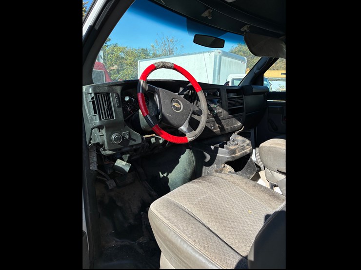 #48-•-2014-chevrolet-14’-box-truck-image-8