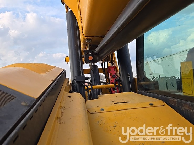 2017-jcb-512-56-image-81