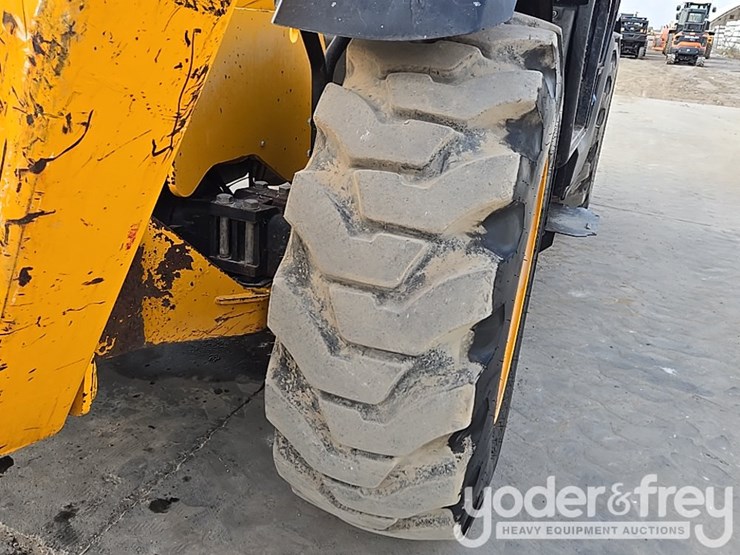 2017-jcb-512-56-image-17