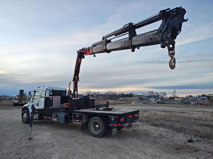 2014-freightliner-m2-106-image-4