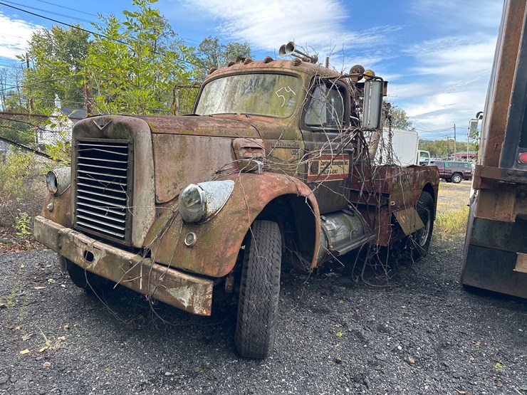 #54-•-1960-international-wrecker-image-1