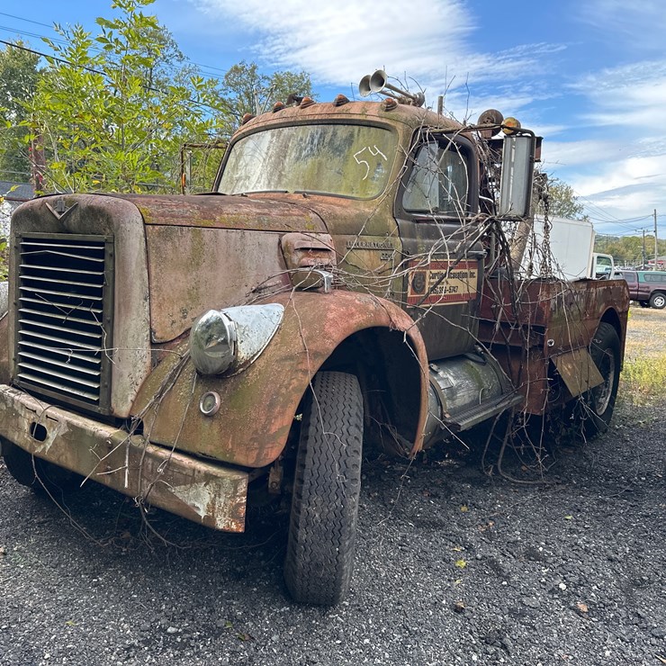 #54 • 1960 International Wrecker