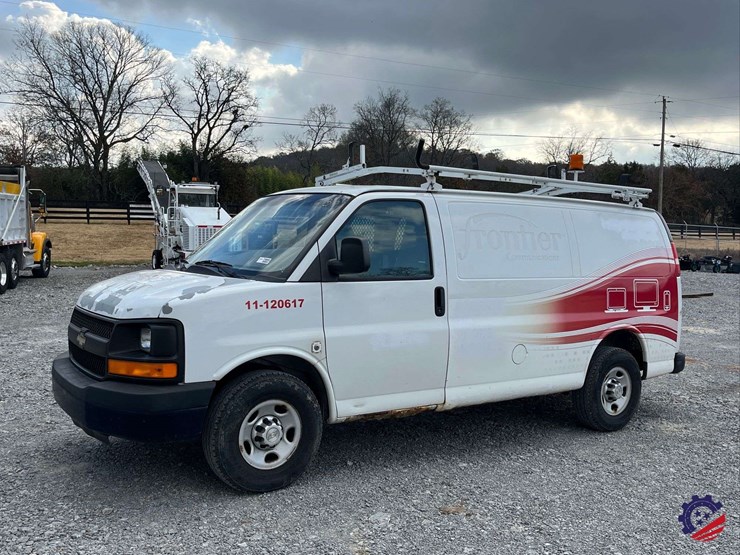 2012-chevrolet-express-van-image-1