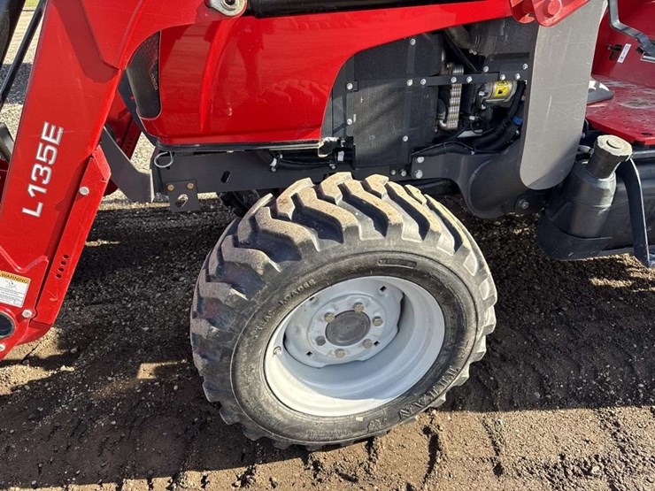 massey-ferguson-2705e-image-11