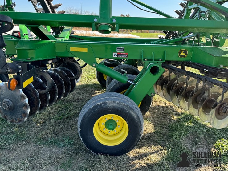 2013-john-deere-2623vt-image-18