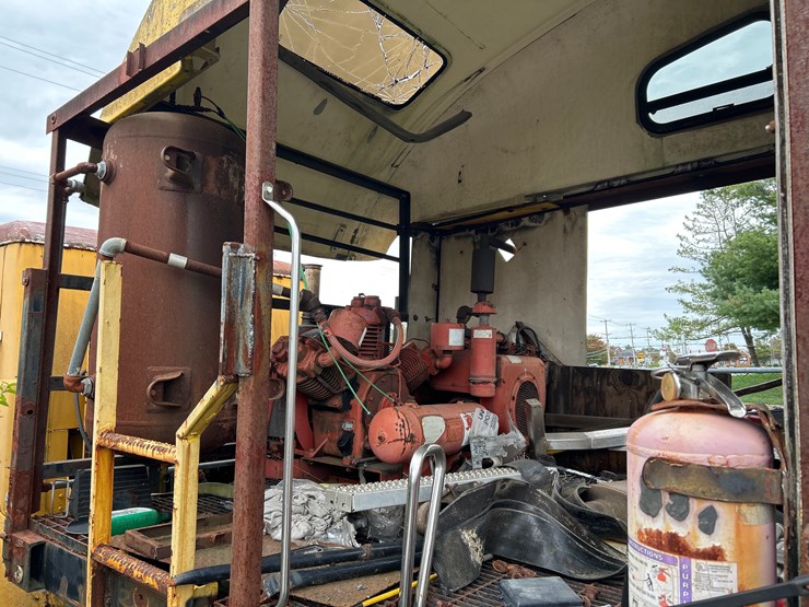 #69-•-mack-truck-mb-yard-truck-image-6