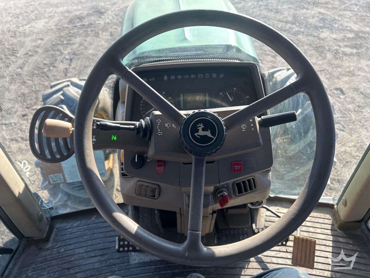 john-deere-7230-131hp-4wd-agricultural-utility-tractor-image-14