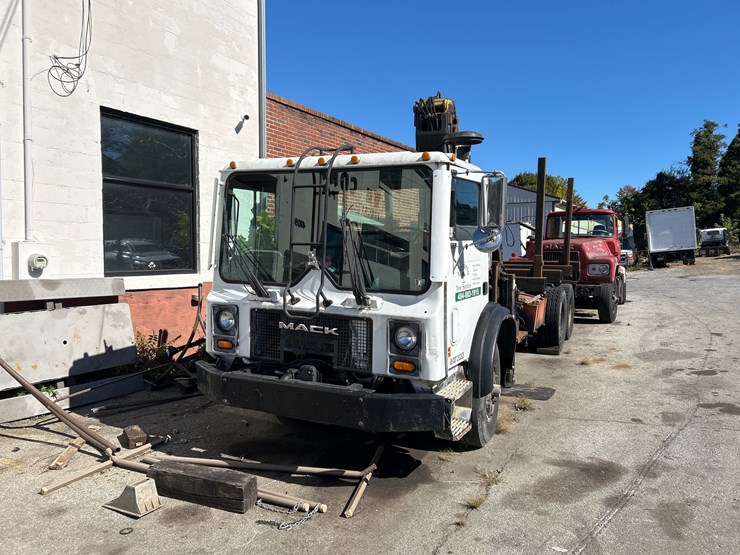 #52-a-•-1998-mack-mr-logging-truck-image-1