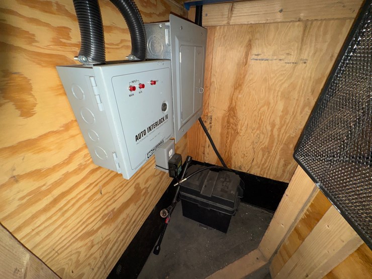 #133-•-2012-24’-carmate-enclosed-trailer-(bad-frame)-image-6