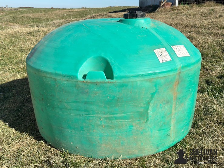 snyder-vertical-round-poly-tank-image-2