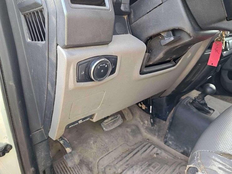 2017-ford-f550-image-35