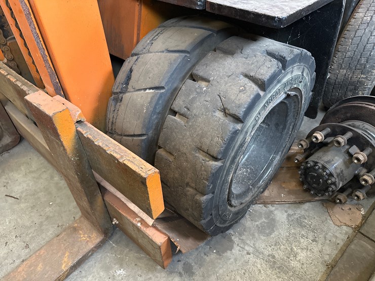 #52-•-clark-lp-solid-tire-fork-lift-8,000-lb-image-8