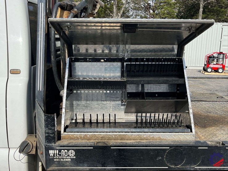 2002-chevrolet-silverado-flatbed-truck-image-22