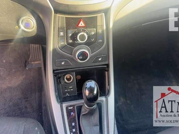 2010-hyundai-elantra-image-18