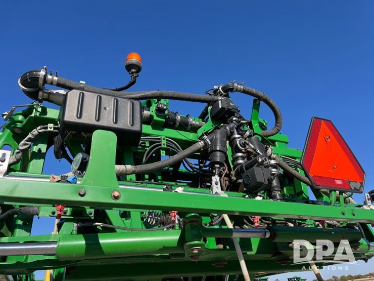 2019-john-deere-r4038-image-39