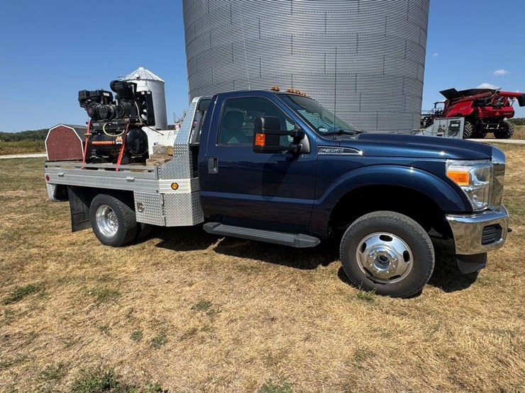 2015-ford-f350-xlt-image-3