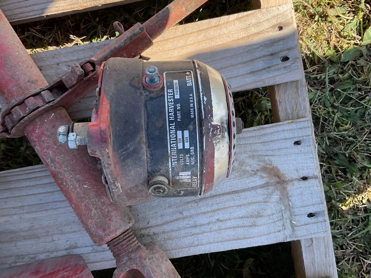 two-pallets-of-misc-tractor-parts-image-10